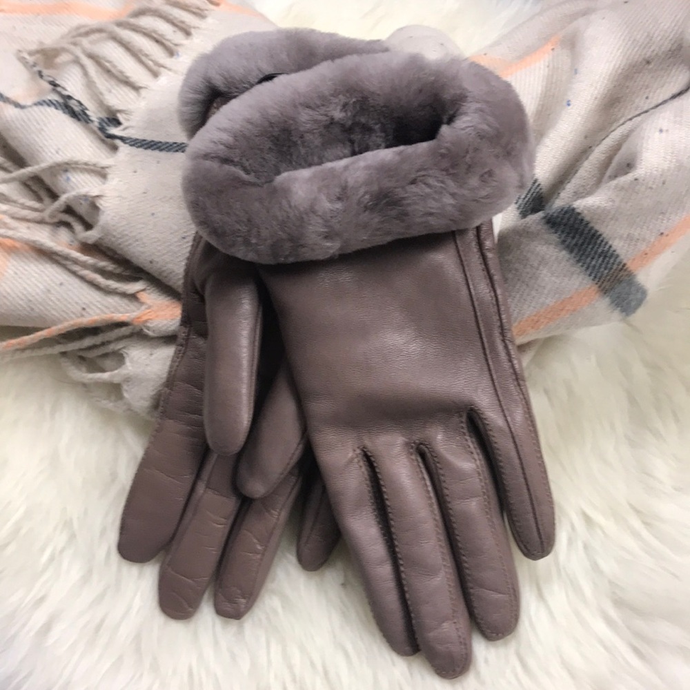 UGG Fur Trimmed Smart Stormy Gray Leather Gloves - Picture 4 of 5